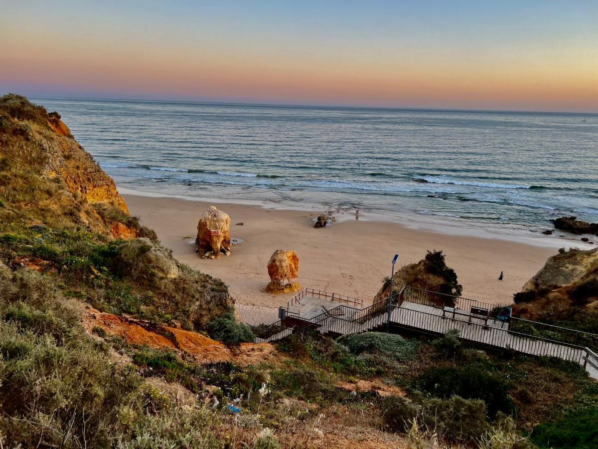 Beach & Sea Apt, Fast Wifi, Airco, Private Parking And Pool Portimao Bagian luar foto