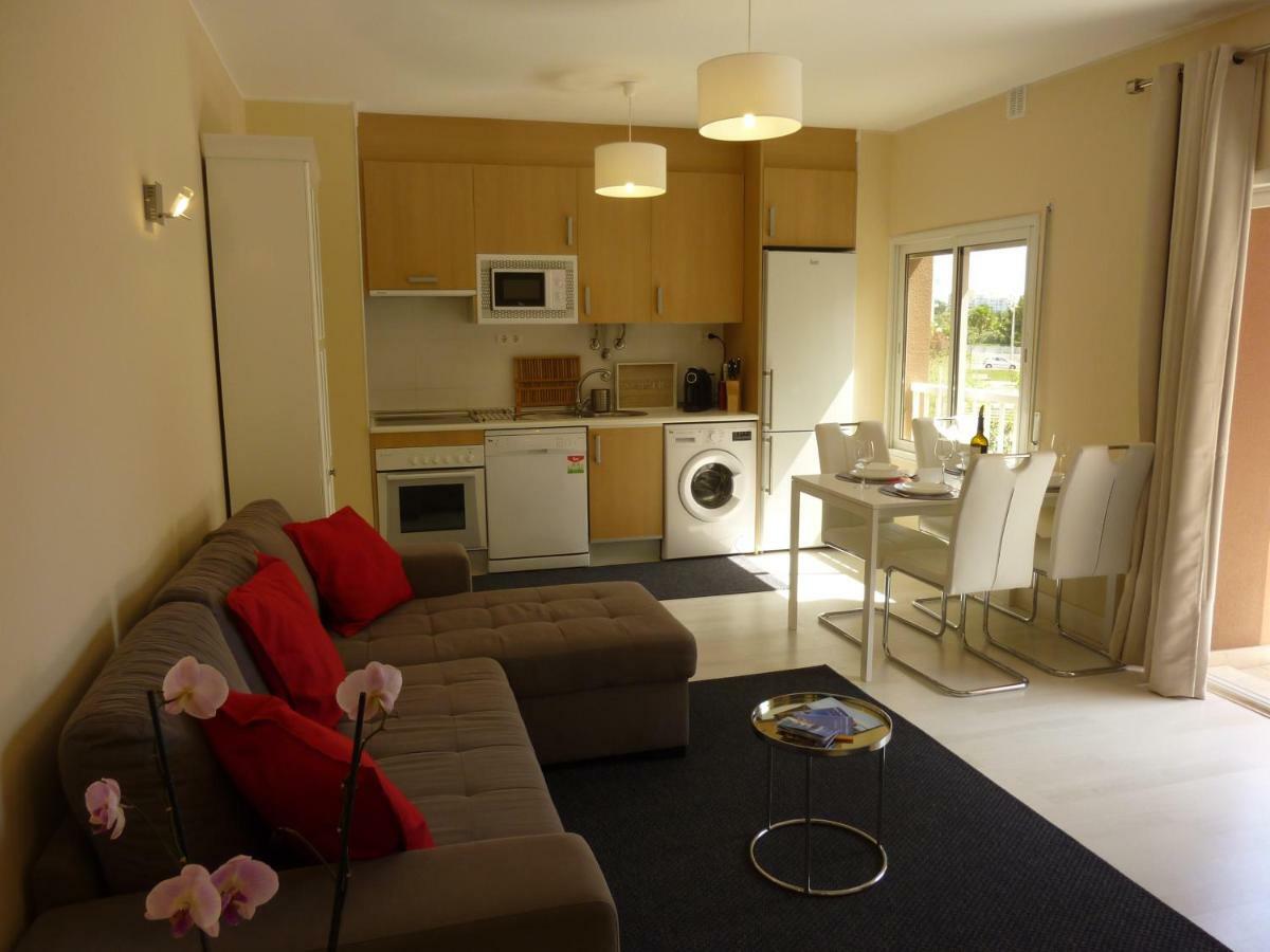 Beach & Sea Apt, Fast Wifi, Airco, Private Parking And Pool Portimao Bagian luar foto