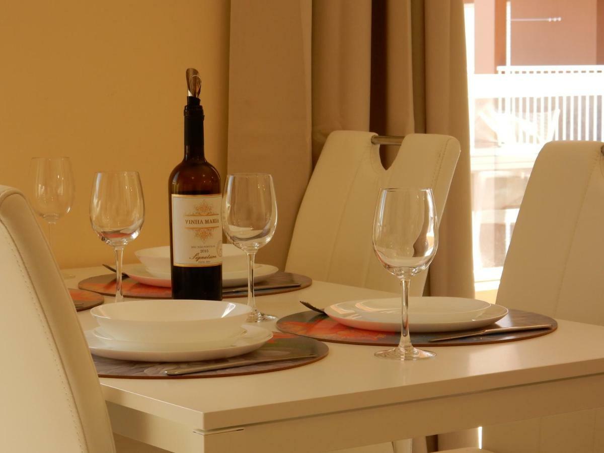 Beach & Sea Apt, Fast Wifi, Airco, Private Parking And Pool Portimao Bagian luar foto
