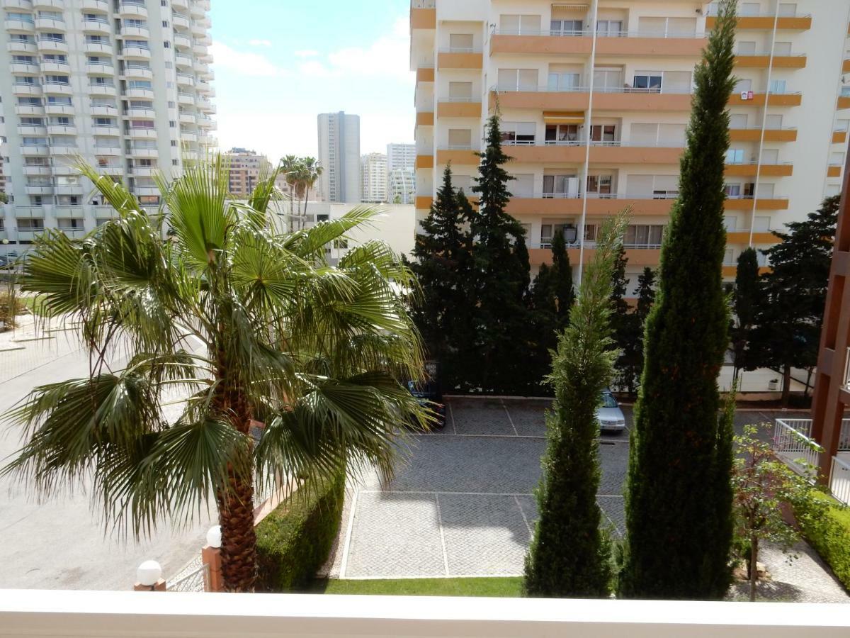 Beach & Sea Apt, Fast Wifi, Airco, Private Parking And Pool Portimao Bagian luar foto