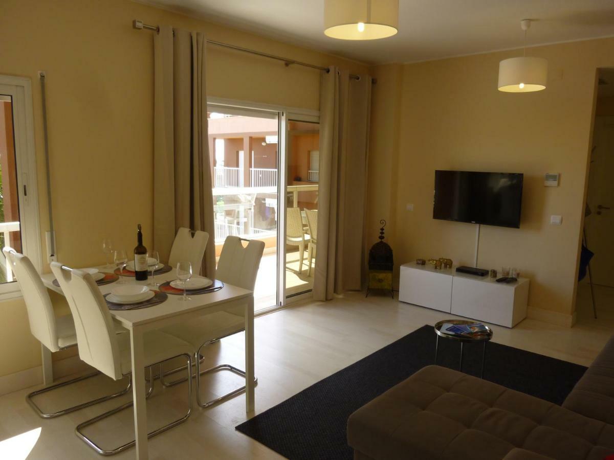 Beach & Sea Apt, Fast Wifi, Airco, Private Parking And Pool Portimao Bagian luar foto
